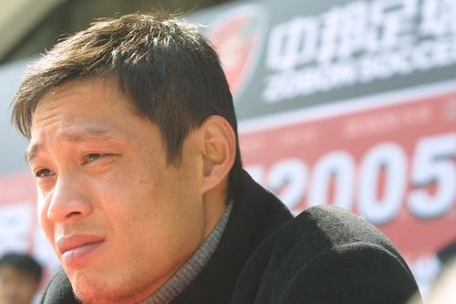 家里没被人，叶辰也没跟萧常坤客气，便直接坐在了他的面前。